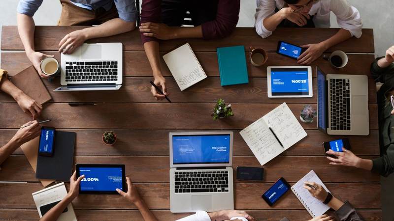 Choix stratégique entre Google Ads et SEO pour une entreprise de Haute-Savoie